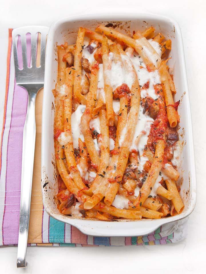 Pasta al forno con melanzane e mozzarella | IdeeRicette