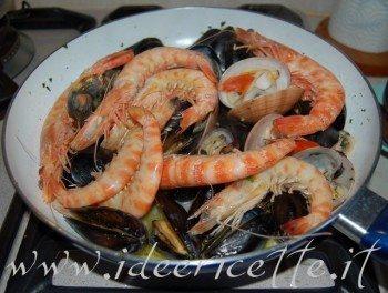 Ricetta Spaghetti allo scoglio al profumo di zafferano | IdeeRicette