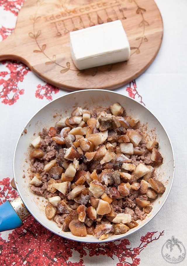 Paccheri ripieni con salsiccia stracchino e funghi al forno | IdeeRicette